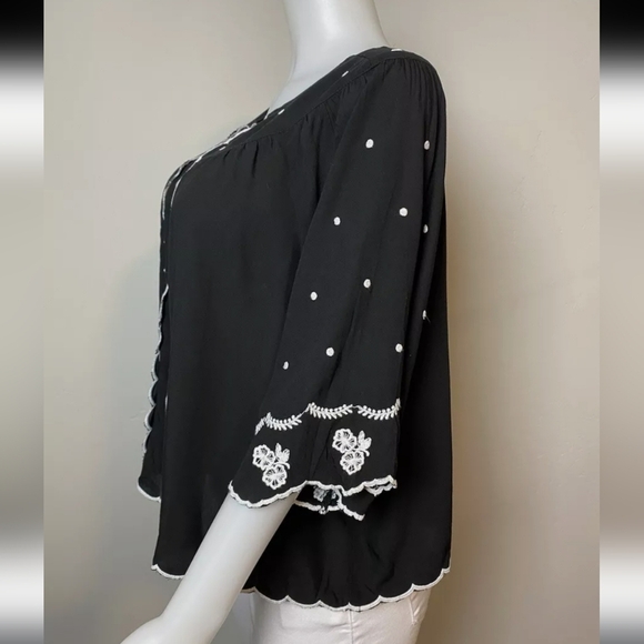 LOFT Black and White Ruffled 3/4 Sleeve Blouse NWOT - Picture 2 of 7